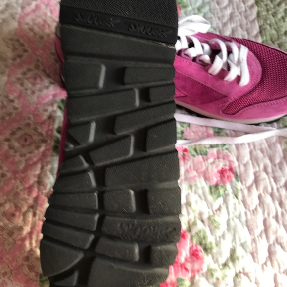 Brooks sneakers-worn once-like new - Picture 3 of 4